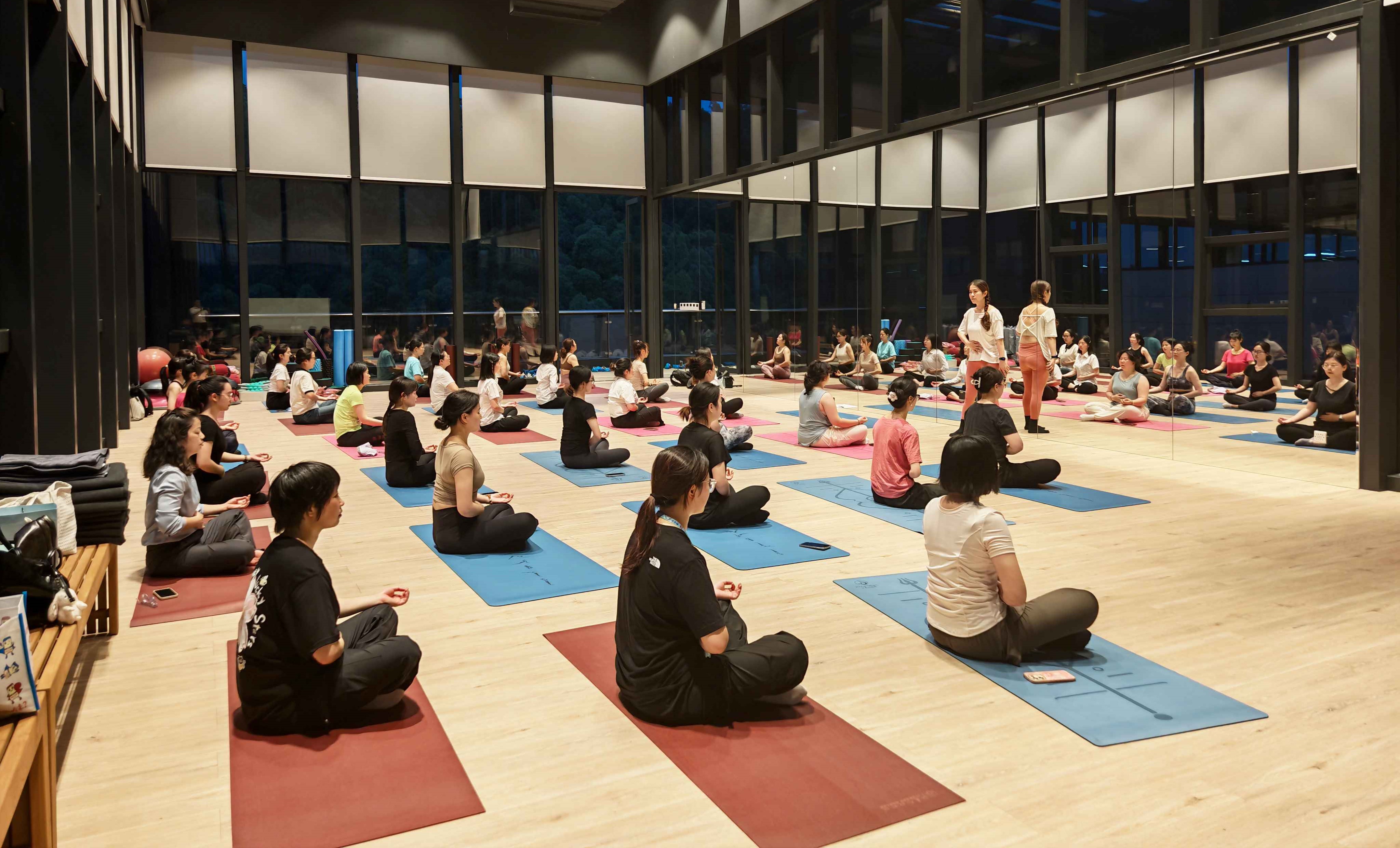 2121非凡科技首期瑜伽班活力开课 解锁职场健全新方式